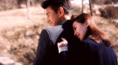 王凱和譚松韻當真「難得消停」!互動太甜,王凱能擋陽光又能擋風