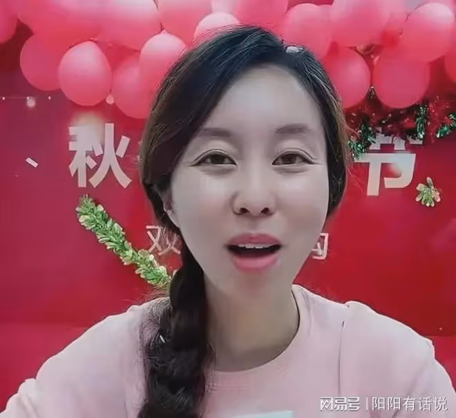 田靜爸爸曬完孫子曬老婆,不斷試水,田靜人品備受質疑