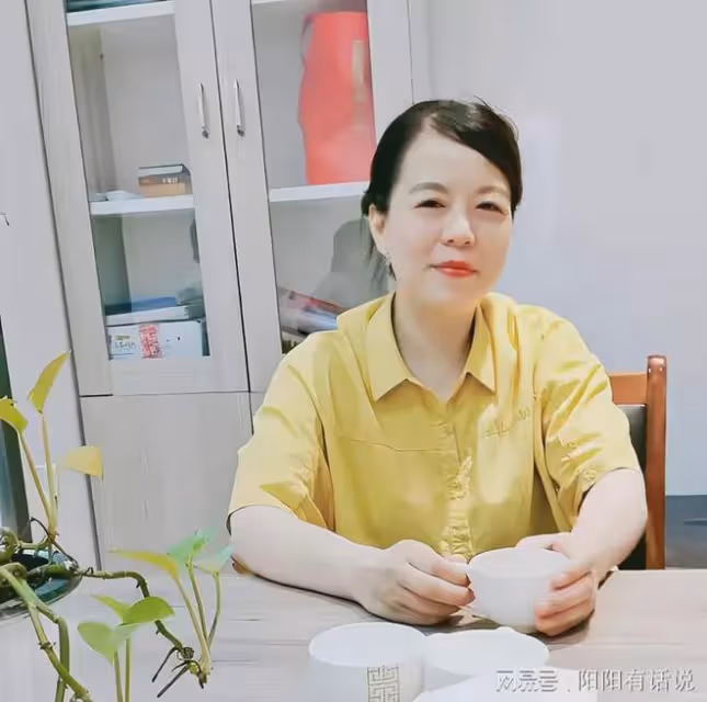 田靜爸爸曬完孫子曬老婆，不斷試水，田靜人品備受質疑