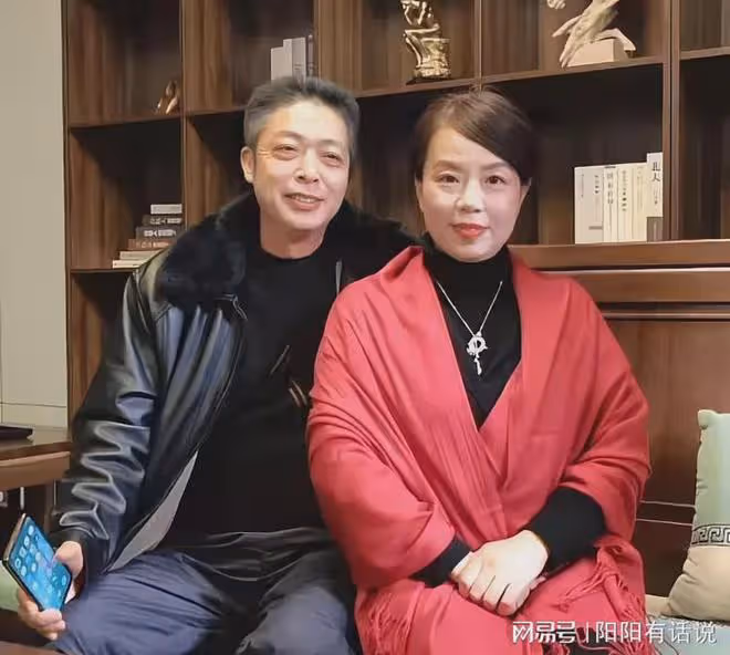 田靜爸爸曬完孫子曬老婆，不斷試水，田靜人品備受質疑