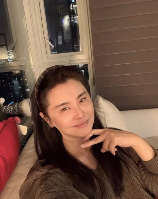 63歲齊秦定居雲南別墅區!參加酒局抽平價煙,禿頭大肚腩皮膚黝黑