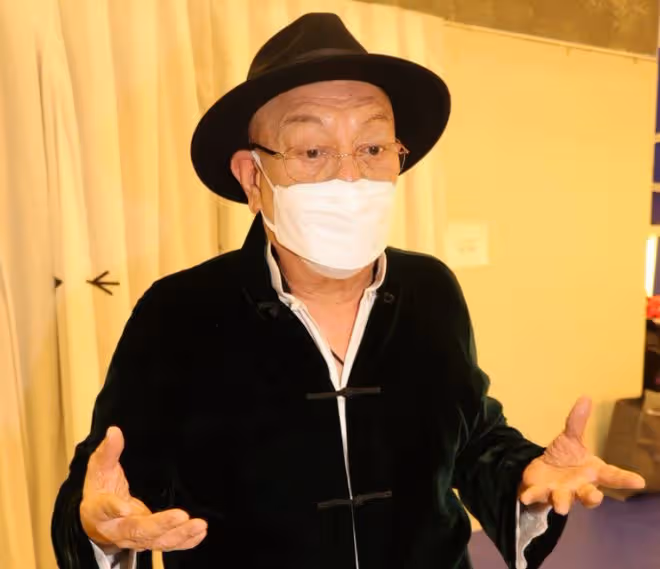 老戲骨患癌入院化療,被護工多次呵斥十分難受,所幸腫瘤已縮小