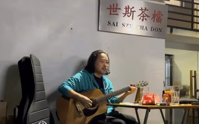 TVB前知名男星在內地開茶餐廳!親自搬貨沖奶茶,毫無明星架子