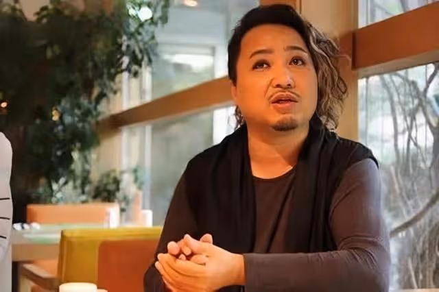 TVB前知名男星在內地開茶餐廳!親自搬貨沖奶茶,毫無明星架子