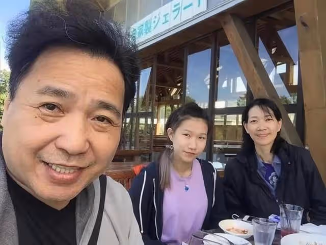 TVB前知名男星在內地開茶餐廳!親自搬貨沖奶茶,毫無明星架子