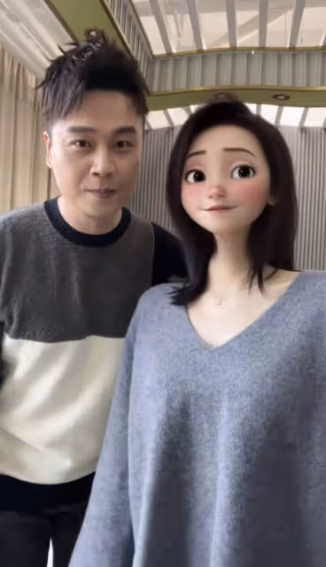 浙江台名嘴沈濤嬌妻疑懷孕，小腹微隆孕味十足，膚白貌美不輸女星