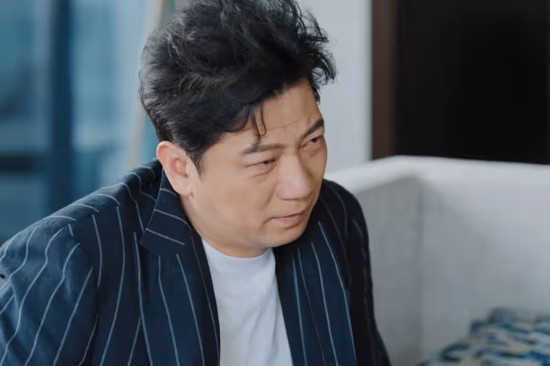 《打開生活》看到大結局才發現:餘光的一生是個悲劇,邊亮很虛偽