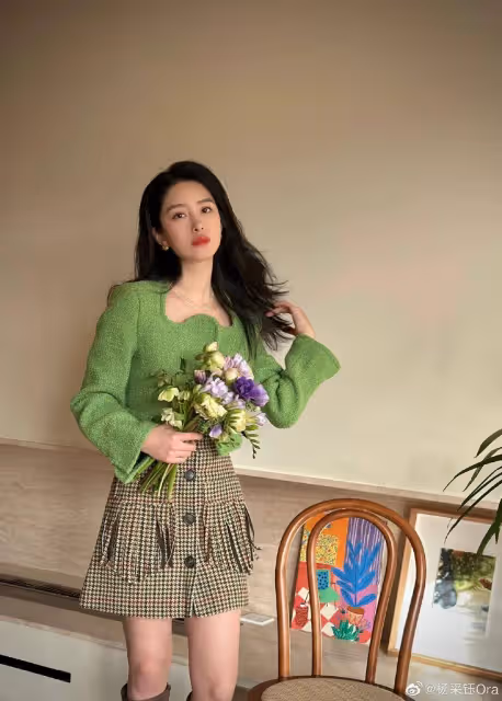 楊采鈺：情人節一個人在家呆著，笑得勉強閉口不談陳金飛