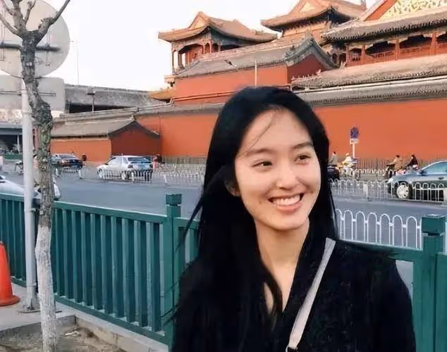 楊采鈺:情人節一個人在家呆著,笑得勉強閉口不談陳金飛
