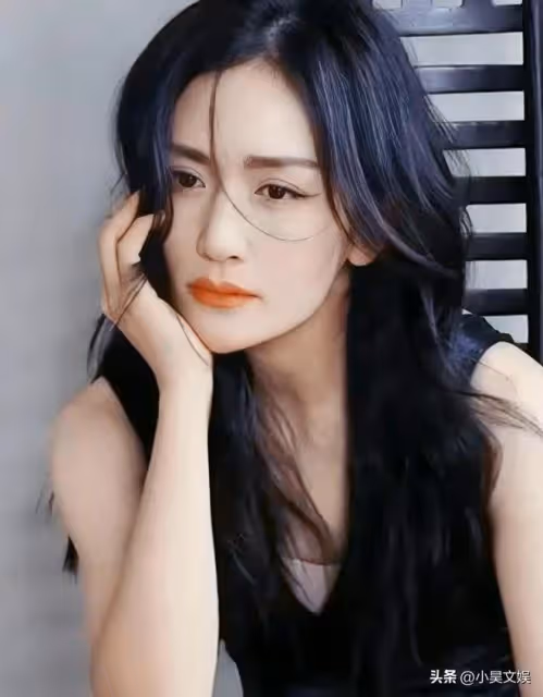 謝娜瘦了20斤,整個人氣質都變了,仨孩子媽媽變身清冷美女!
