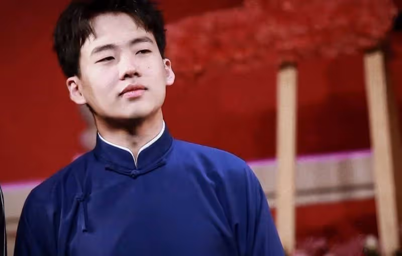 郭麒麟被官宣分手，網友吐槽：德雲社少夫人，她不配！她是誰？