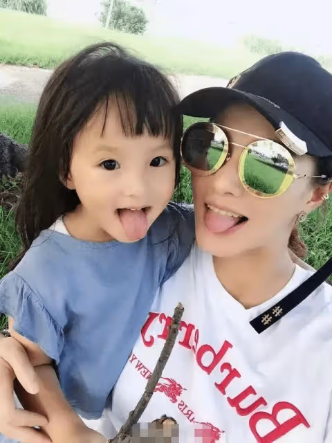 歐弟罕曬父女溫馨合照，溫柔喂長女吃冰淇淋，7歲jojo暴風抽高