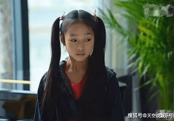 《狂飆》中小黃瑤的扮演者正在杭州讀初一,六年級時就被劇組挑中!