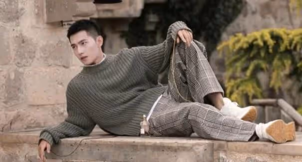 同樣是寸頭照,把楊洋肖戰和彭于晏放一起對比,差距就出來了