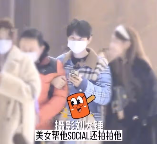 音樂圈頂流汪蘇瀧被曝新戀情，帶女生回家，共穿一件外套還幫提鞋