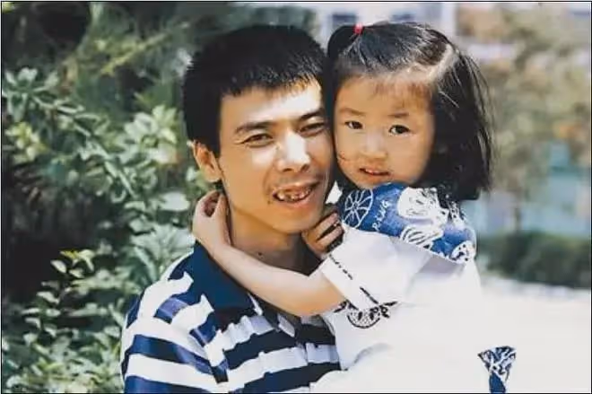 同是馮小剛的女兒,把前妻女兒和「養女」一對比,差距實在太明顯