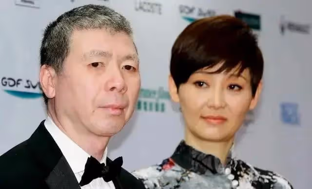 同是馮小剛的女兒,把前妻女兒和「養女」一對比,差距實在太明顯