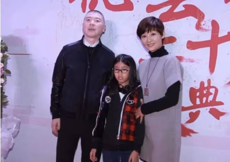 同是馮小剛的女兒,把前妻女兒和「養女」一對比,差距實在太明顯