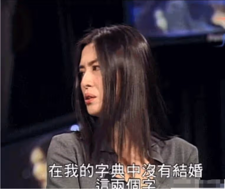 齊秦雲南聚會曝光！禿頭油膩蒼老難辨 ，王祖賢國外獨自與狗為伴