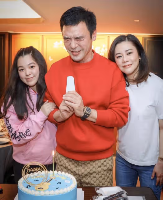 章小蕙情人節獲兒子送花很開心,母子感情回溫,與女兒關係仍疏離