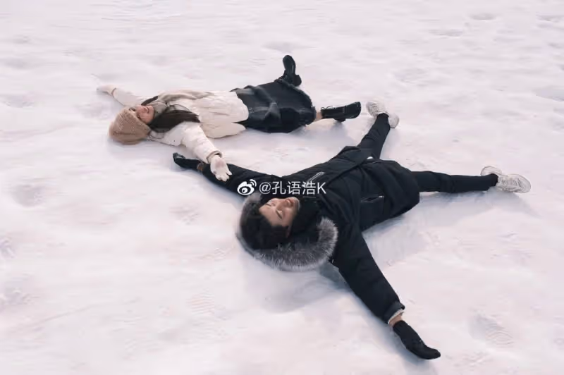 秦牛正威孔語浩踩點1314官宣戀情,曬寫真如拍偶像劇,曾一起牽手回家