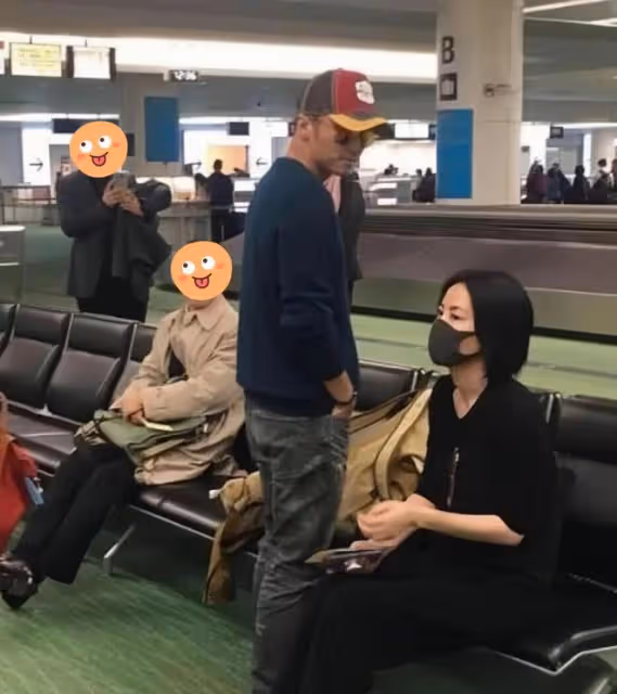 張柏芝被曝與謝霆鋒復合後首露面,與粉絲親切合影,懶理外界傳聞