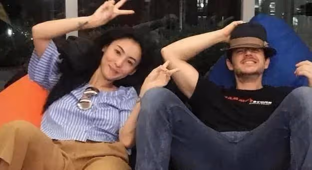 張柏芝被曝與謝霆鋒復合後首露面,與粉絲親切合影,懶理外界傳聞