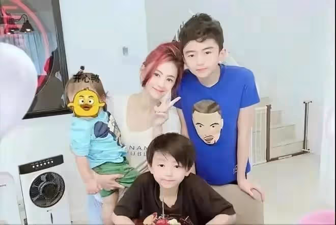 張柏芝被曝與謝霆鋒復合後首露面,與粉絲親切合影,懶理外界傳聞