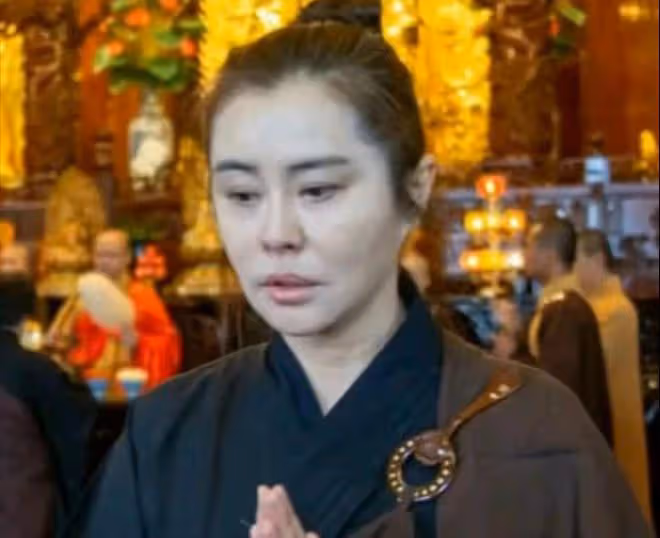 63歲齊秦現身雲南,眼窩深陷皮膚黝黑老到認不出,準備在當地養老