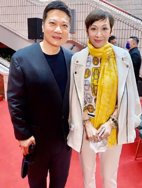 周潤發前妻與初戀爾冬升罕同框！女方已當外婆，男方的女兒才6歲