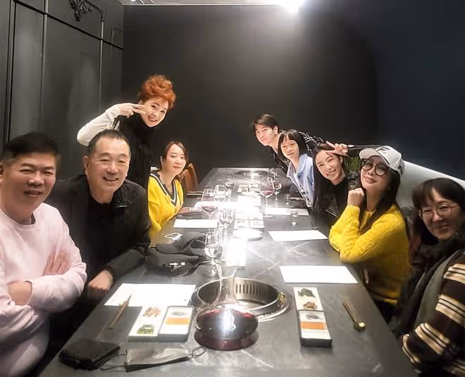 張晨光與億萬富婆藍心湄聚會！帥氣兒子罕露面，與老爸如複製粘貼