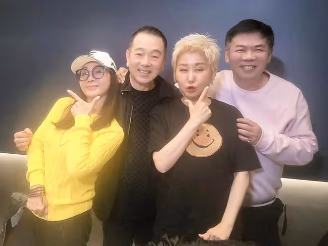 張晨光與億萬富婆藍心湄聚會！帥氣兒子罕露面，與老爸如複製粘貼