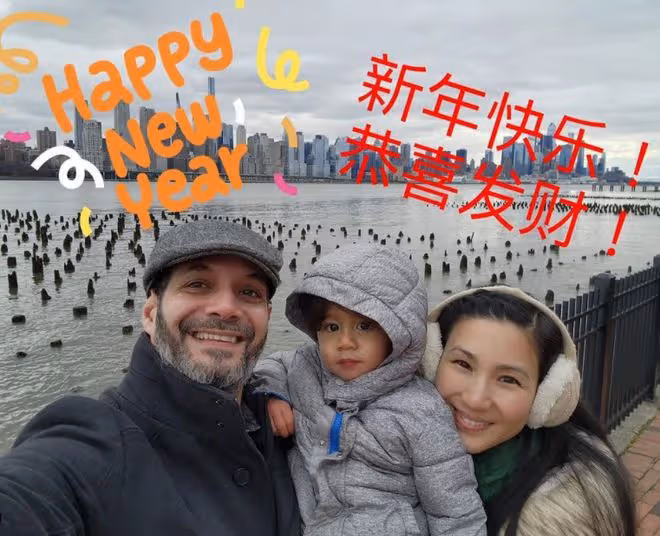 鄭佩佩混血外孫2歲生日，越來越像非洲老爸，全家已移居國外生活