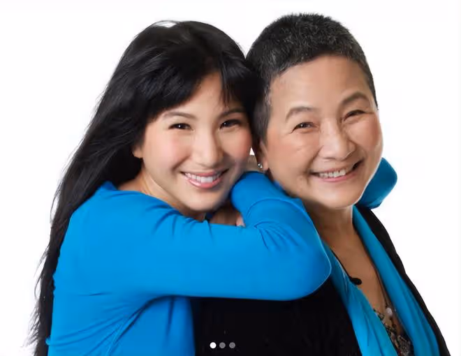 鄭佩佩混血外孫2歲生日，越來越像非洲老爸，全家已移居國外生活