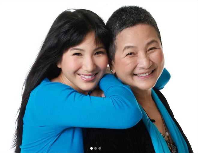 鄭佩佩混血外孫2歲生日,越來越像非洲老爸,全家已移居國外生活