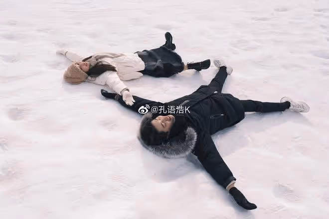 秦牛正威孔語浩踩點官宣戀情，曬寫真如拍偶像劇，曾一起牽手回家