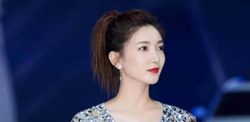 江疏影隱婚成名史被扒,暖床換資源,被包養,上位手段引學妹效仿