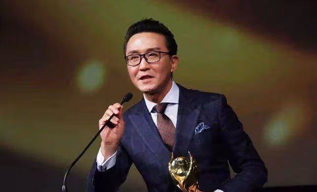吳剛回應整容風波，否認割雙眼皮動臉，拍《狂飆》生病仍堅持工作
