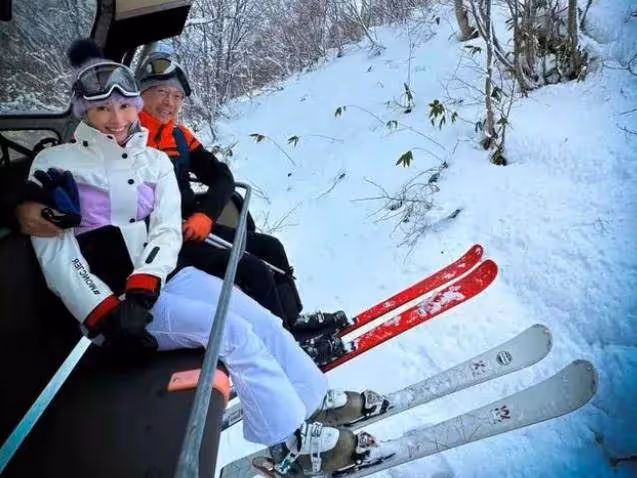 何超瓊過年剛去滑雪,李嘉欣情人節也行動起來,拉上許晉亨去滑雪