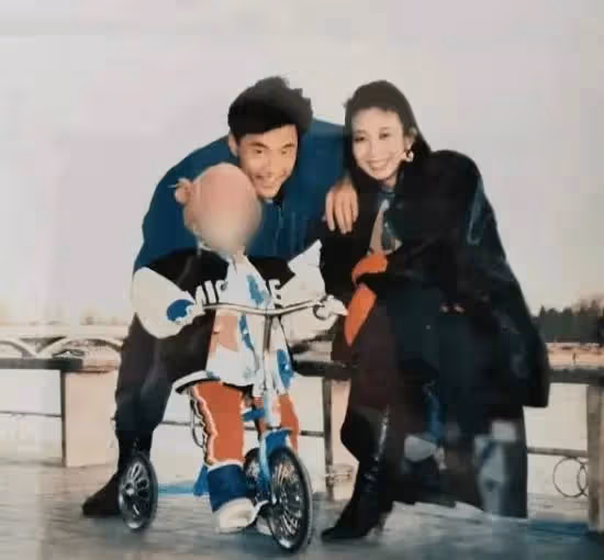 演員於榮光:與初戀恩愛35年,為何到了63歲,妻子堅持要和他離婚?