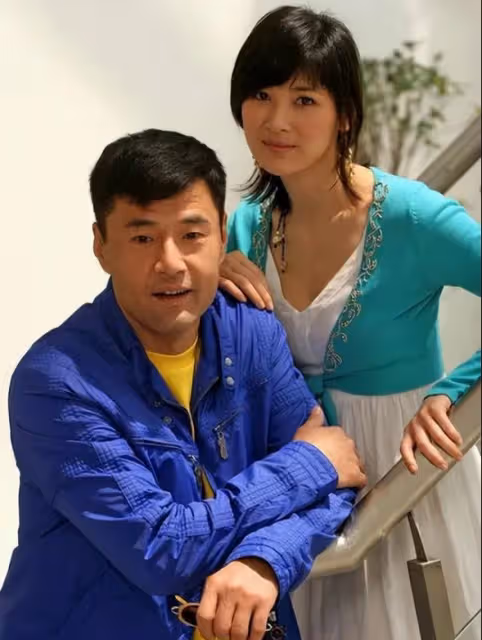 演員於榮光：與初戀恩愛35年，為何到了63歲，妻子堅持要和他離婚？
