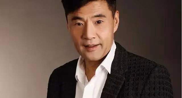 演員於榮光：與初戀恩愛35年，為何到了63歲，妻子堅持要和他離婚？