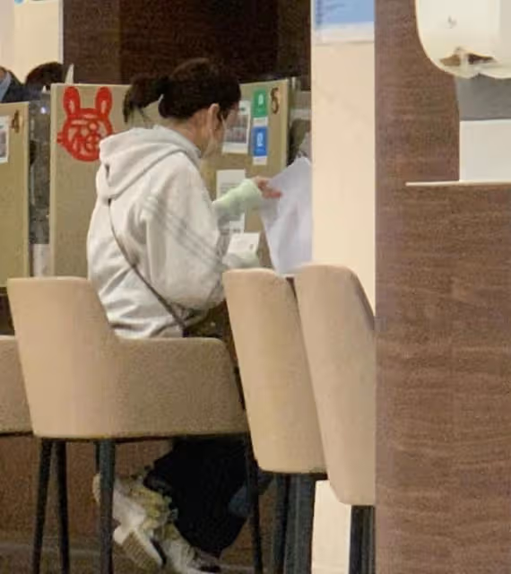 未來岳父秘密入院!TVB男星天天醫院探望送湯,二人婚事暫被擱置