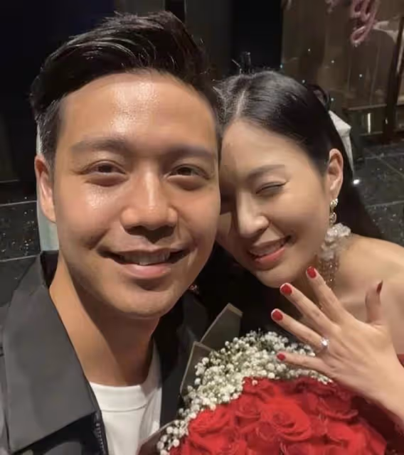 恭喜!香港知名富三代女星迎來大婚,戴各種金器出嫁貴氣逼人