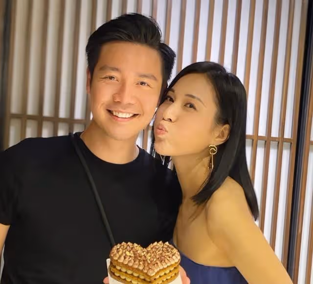 恭喜!香港知名富三代女星迎來大婚,戴各種金器出嫁貴氣逼人