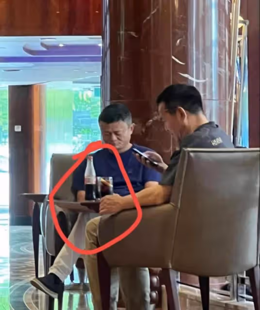 馬云:現身澳大利亞墨爾本,穿著布鞋喝著可樂,滿臉愁容不知為何