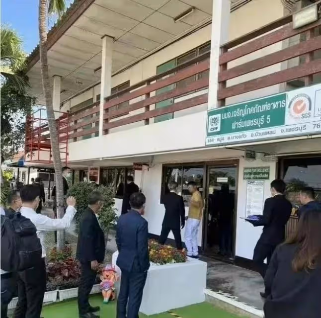 馬云:現身澳大利亞墨爾本,穿著布鞋喝著可樂,滿臉愁容不知為何