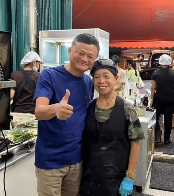 馬云:現身澳大利亞墨爾本,穿著布鞋喝著可樂,滿臉愁容不知為何