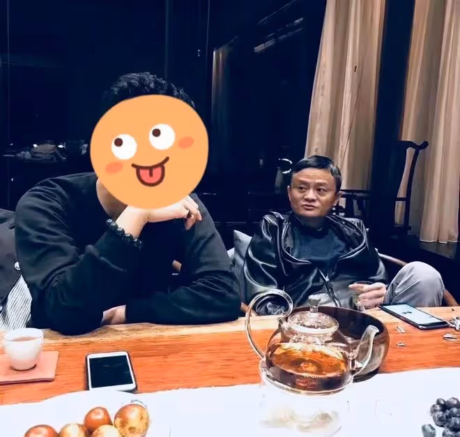 馬云:現身澳大利亞墨爾本,穿著布鞋喝著可樂,滿臉愁容不知為何