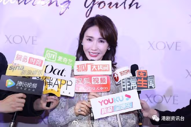 魚尾紋現形仍難掩美貌!51歲前TVB花旦戴22萬鑽戒出席自家品牌活動